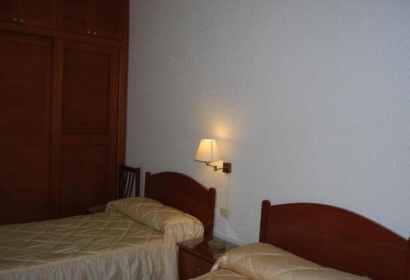 اتاق استاندارد با سرویس بهداشتی مشترک, Casual Fuentes