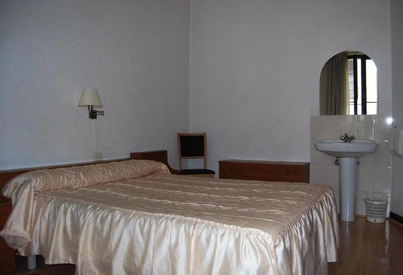 اتاق استاندارد با سرویس بهداشتی مشترک, Casual Fuentes