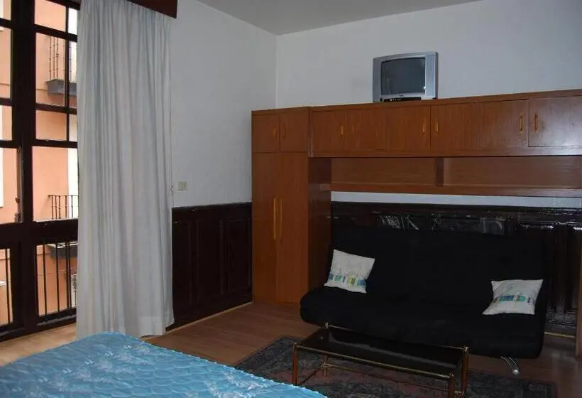 اتاق استاندارد یک تخته با سرویس بهداشتی مشترک, Casual Fuentes