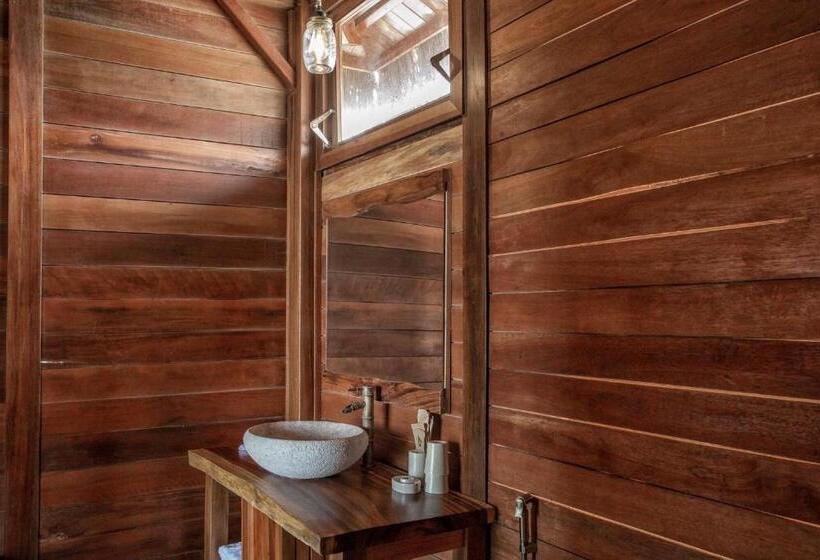 کلبه ییلاقی, Rocks Beach Boutique