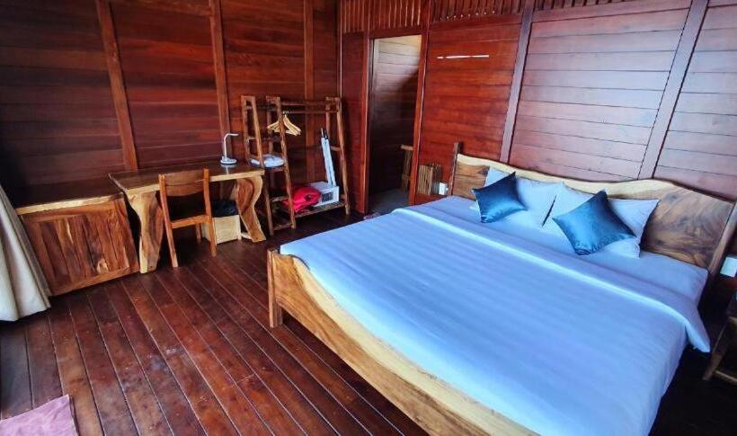 کلبه ییلاقی, Rocks Beach Boutique