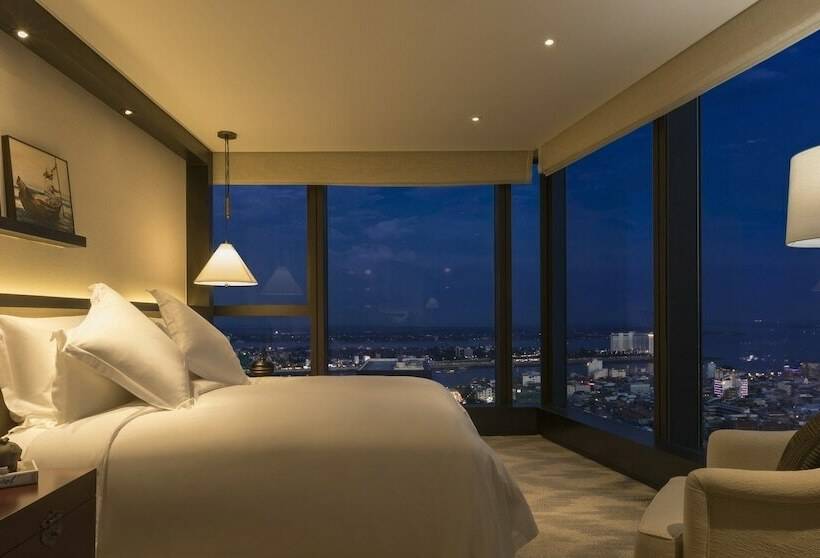 Люкс, Rosewood Phnom Penh