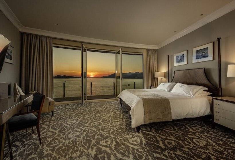 Номер Deluxe Вид на Море с Балконом, Royal Blue