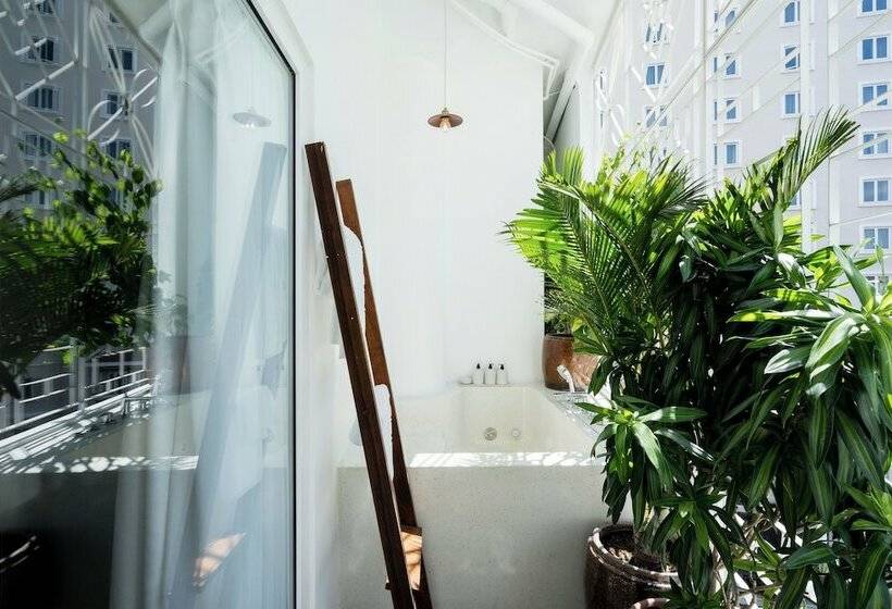 اتاق استاندارد با بالکن, The Myst Dong Khoi