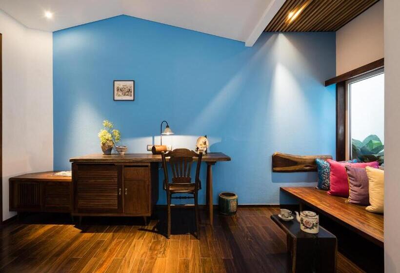 اتاق استاندارد با بالکن, The Myst Dong Khoi