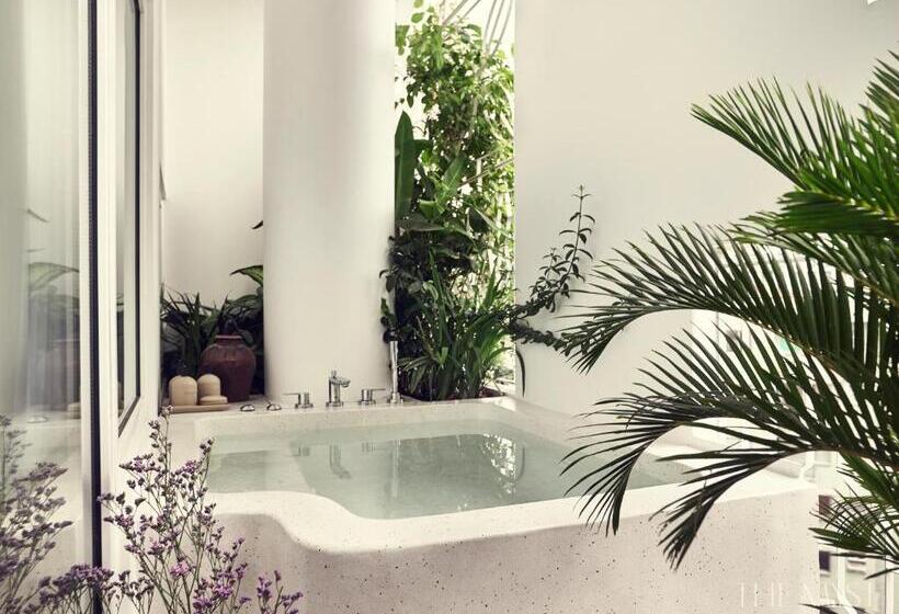 اتاق استاندارد با بالکن, The Myst Dong Khoi