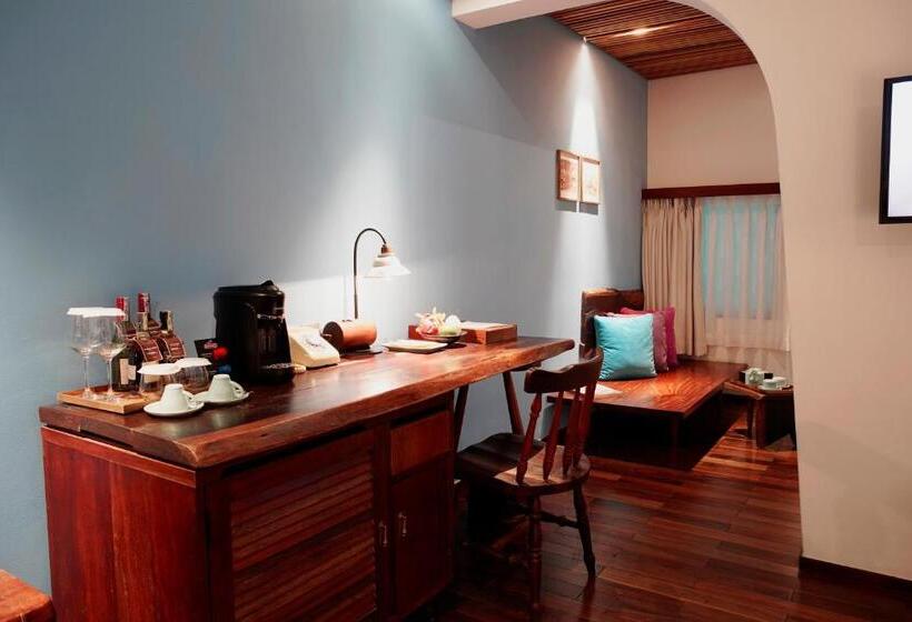 اتاق استاندارد با بالکن, The Myst Dong Khoi