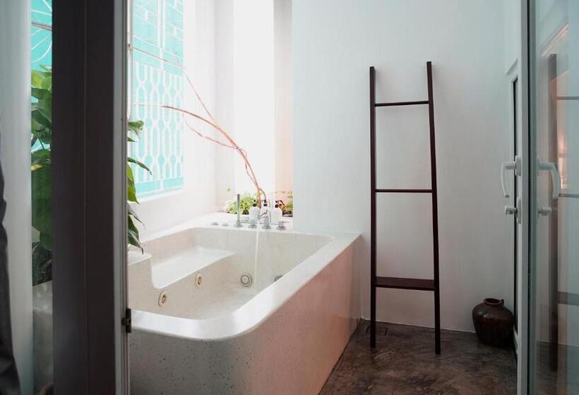 اتاق استاندارد با بالکن, The Myst Dong Khoi