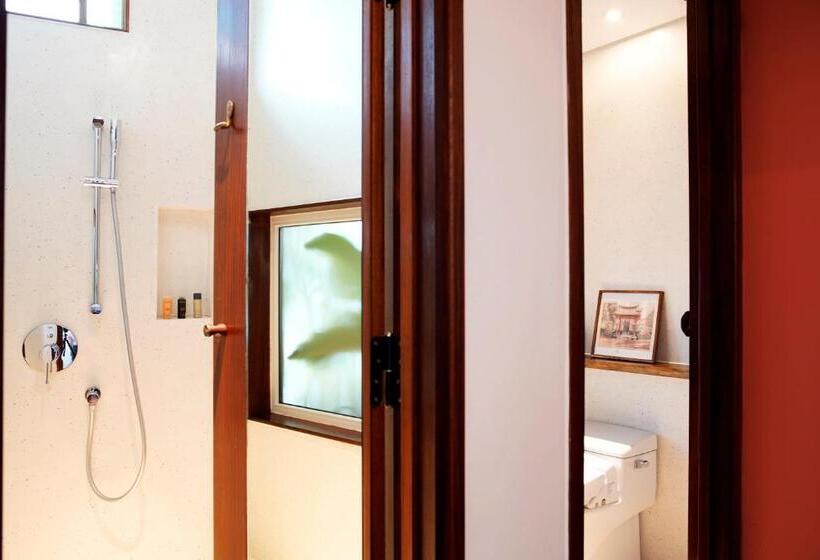 سوئیت با بالکن, The Myst Dong Khoi