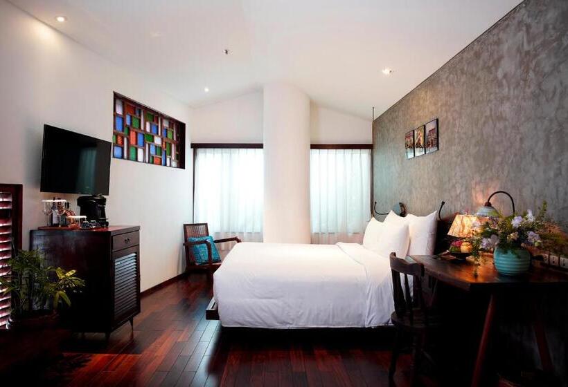 سوئیت با بالکن, The Myst Dong Khoi