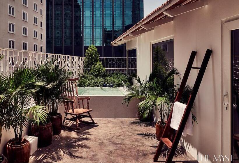 سوئیت با بالکن, The Myst Dong Khoi