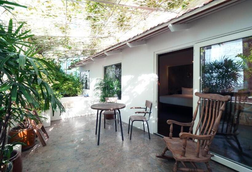 سوئیت با بالکن, The Myst Dong Khoi