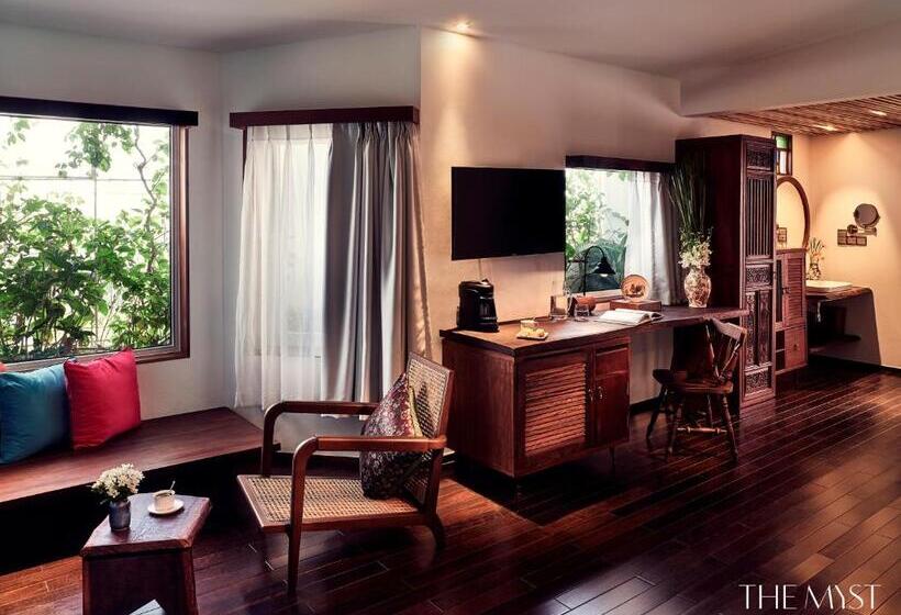 سوئیت با بالکن, The Myst Dong Khoi