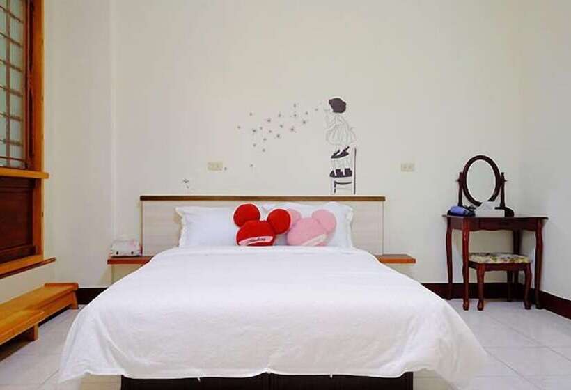 اتاق خانوادگی, Jamie Home Stay