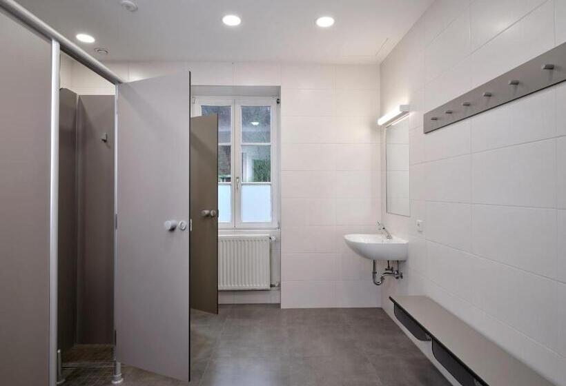 اتاق استاندارد با سرویس بهداشتی مشترک, Youth Hostel Larochette