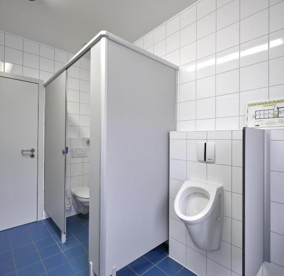 اتاق استاندارد با سرویس بهداشتی مشترک, Youth Hostel Larochette