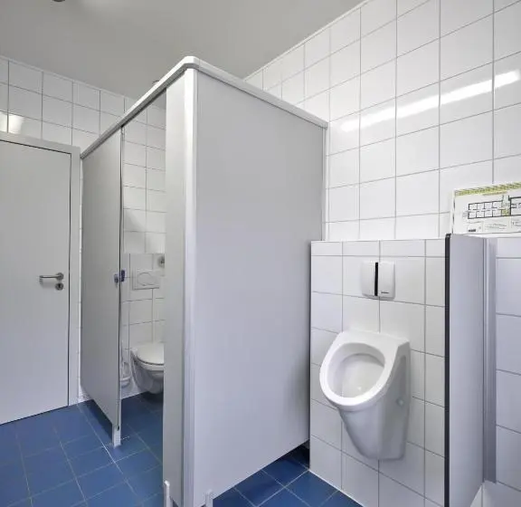 اتاق استاندارد با سرویس بهداشتی مشترک, Youth Hostel Larochette