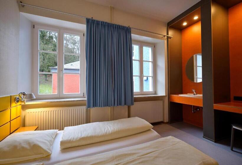 اتاق استاندارد با سرویس بهداشتی مشترک, Youth Hostel Larochette