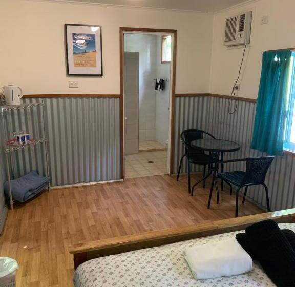 标准间, Scotty S Mission Beach