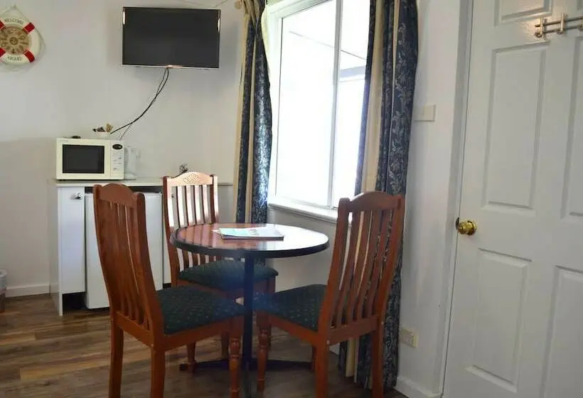 Standard Neljän Hengen Huone, Busselton Ithaca Motel