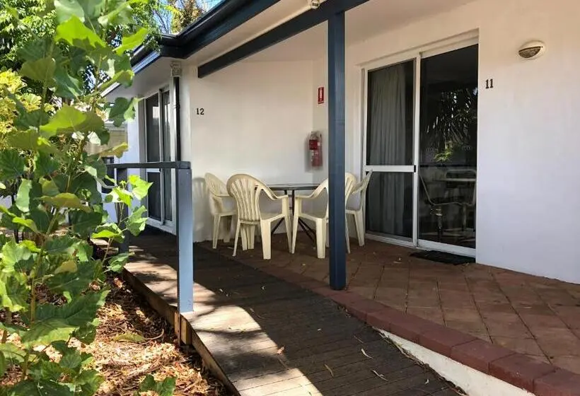 Perhehuone, Busselton Ithaca Motel