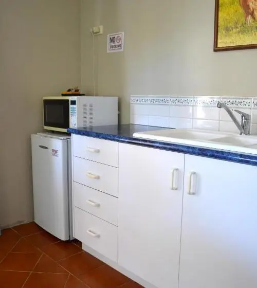 Perhehuone, Busselton Ithaca Motel