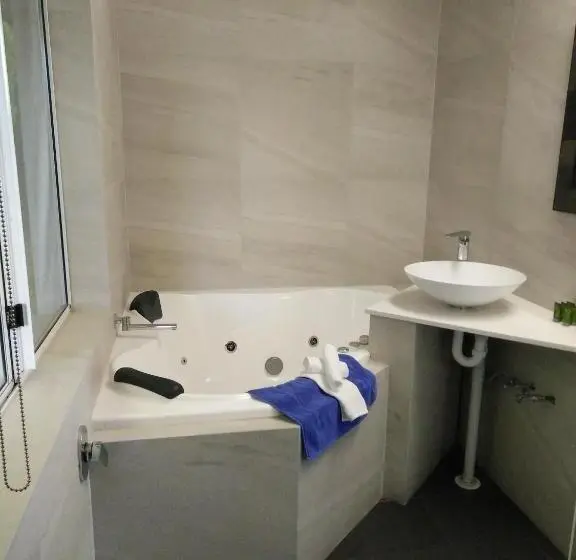 Deluxe Kolmen Hengen Huone, Busselton Ithaca Motel