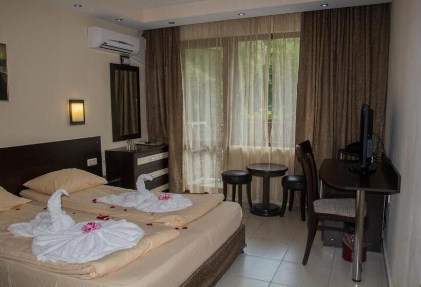 스탠다드 트리플 룸, Family Hotel Delta