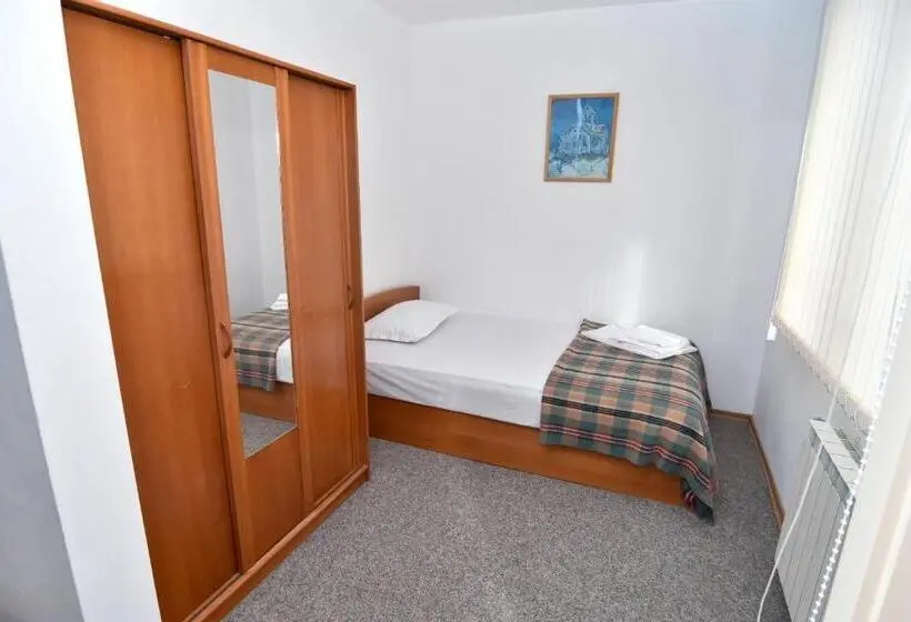 バルコニー付きスタンダードトリプルルーム, Family Hotel Saint Iliya