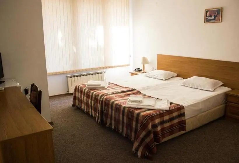 バルコニー付きスタンダードトリプルルーム, Family Hotel Saint Iliya