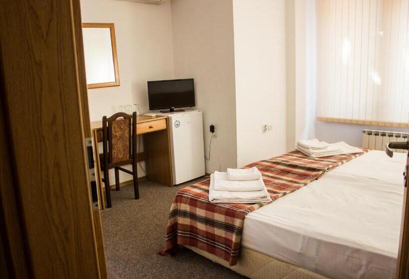 带阳台的三人标准间, Family Hotel Saint Iliya