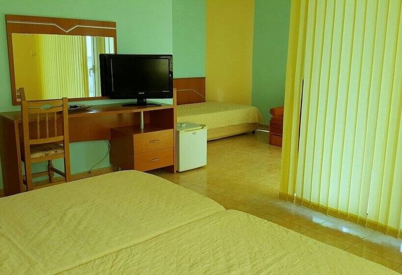 高级三人间, Crystal