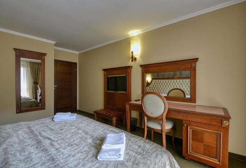 2 Bedroom Suite with Balcony, Edelweiss