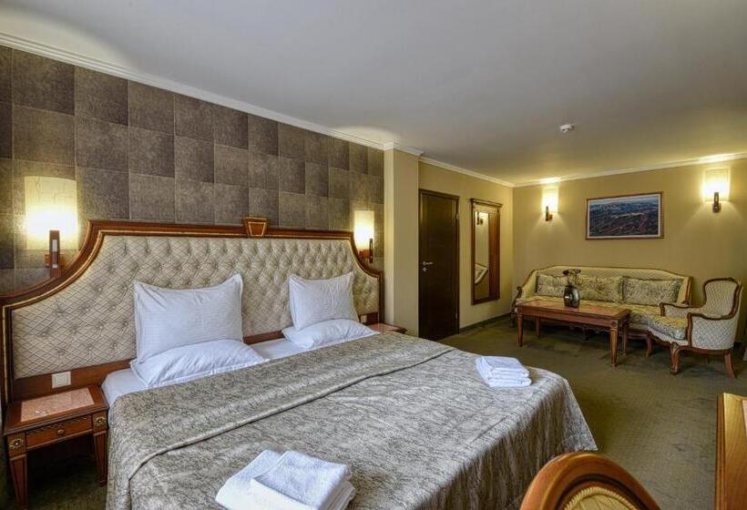 2 Bedroom Suite with Balcony, Edelweiss