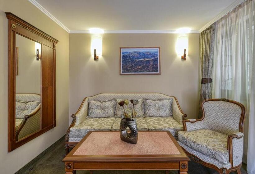 2 Bedroom Suite with Balcony, Edelweiss