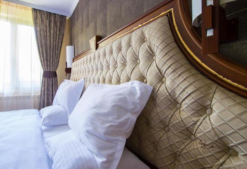 2 Bedroom Suite with Balcony, Edelweiss
