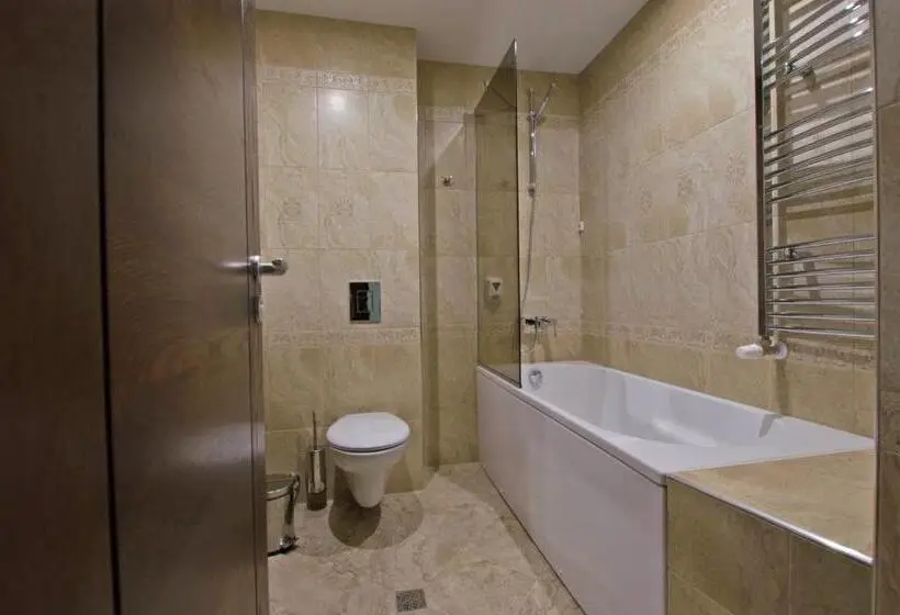 2 Bedroom Suite with Balcony, Edelweiss