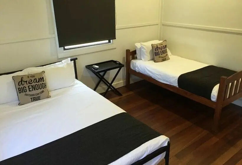 Pokój Rodzinny, Gin Gin Budget Accommodation