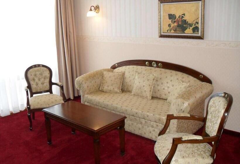 דירה בת חדר שינה 1 עם מרפסת, Hanat