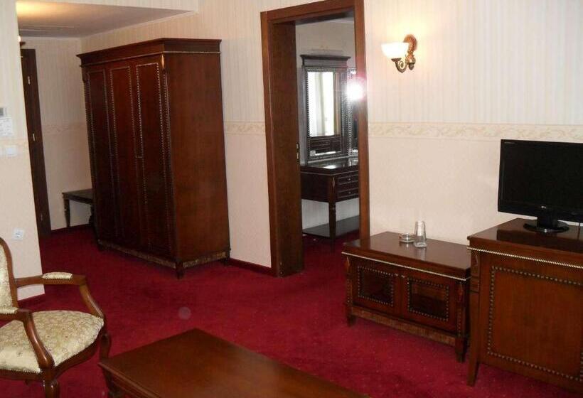 דירה בת חדר שינה 1 עם מרפסת, Hanat