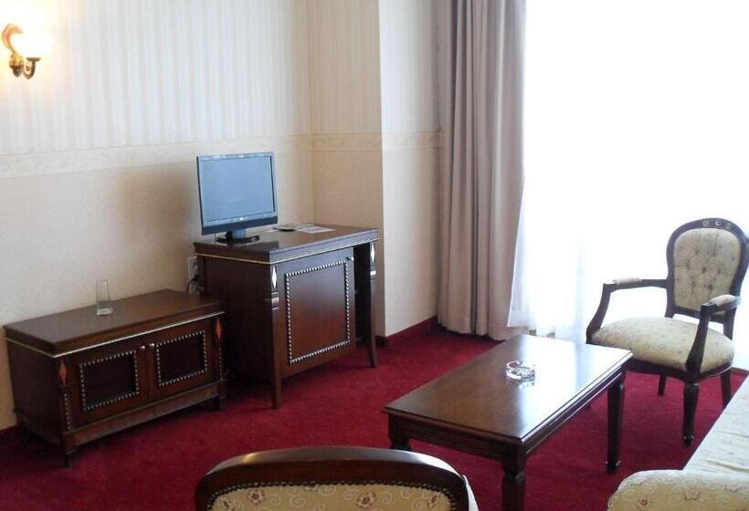 דירה בת חדר שינה 1 עם מרפסת, Hanat