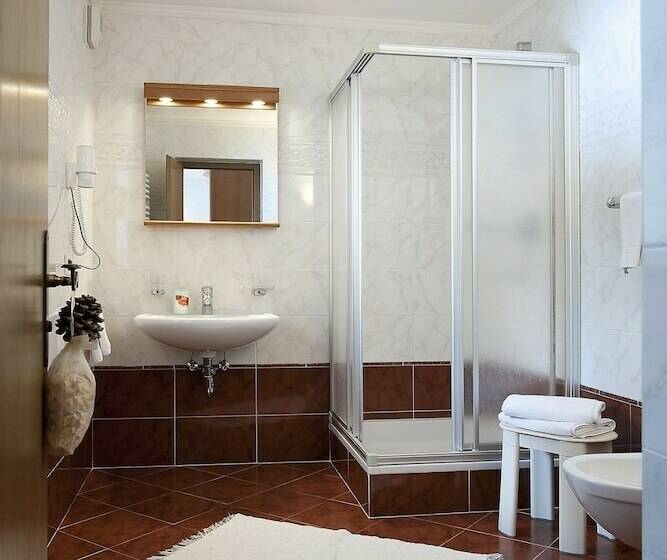 غرفة كلاسيكية, Italia