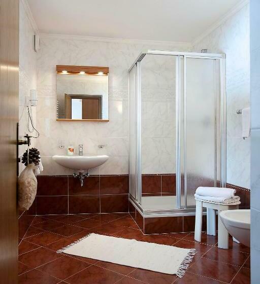 غرفة كلاسيكية, Italia