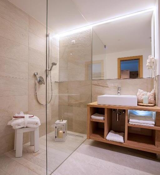 山の見えるスーペリアルーム, Italia