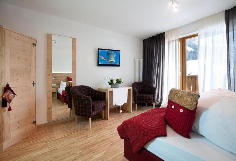 山の見えるスーペリアルーム, Italia