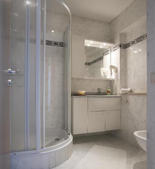 جناح جونيور, Italia