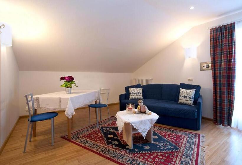 جناح جونيور, Italia