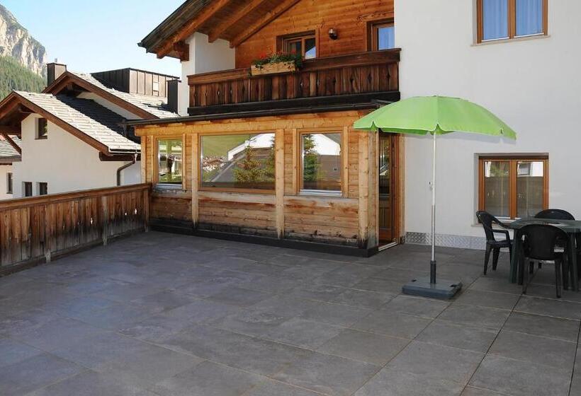 جناح جونيور ديلوكس, Italia