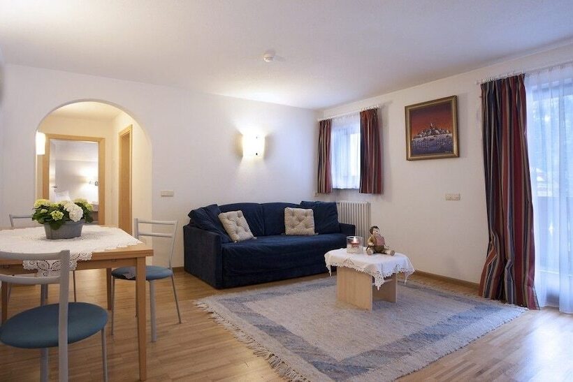 جناح جونيور, Italia