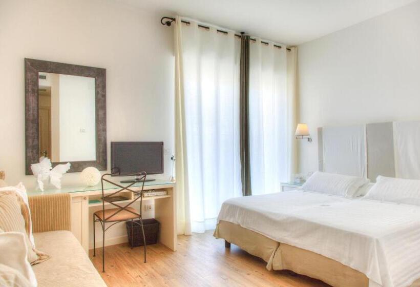 اتاق سوپریور با چشم‌انداز جانبی دریا, Ril